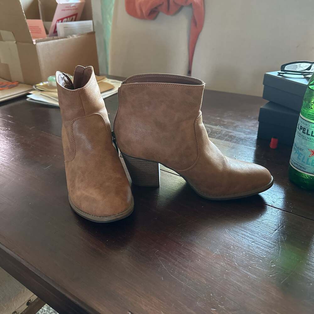 Journee Collection Link Booties